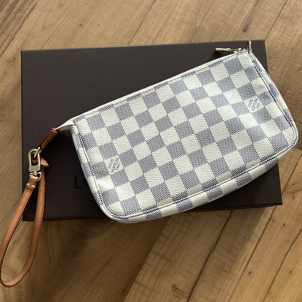 Louis Vuitton Pouchette